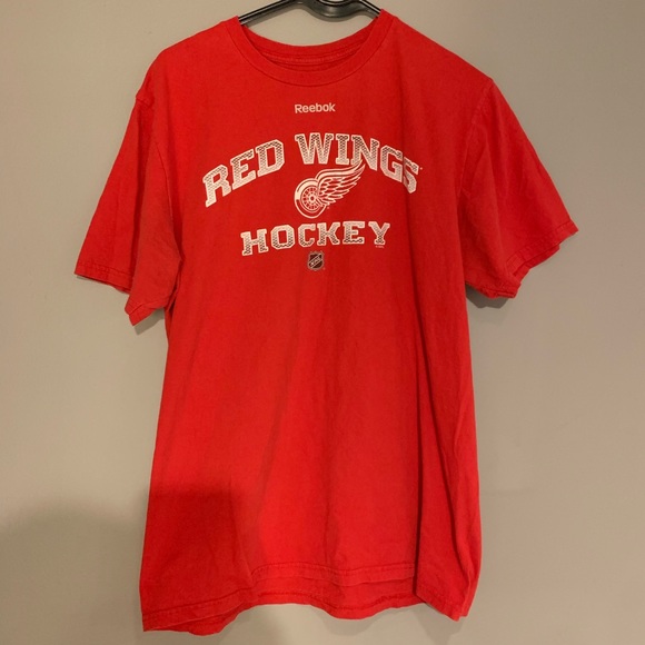 Red Wings Hockey T Shirt - Picture 5 of 6